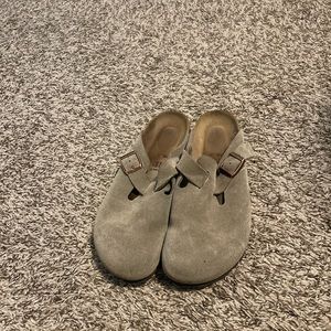 Size 38 Tan Birkenstock Clogs